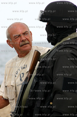 Ekipa filmowa serialu Kryminalni realizuje na plazy...