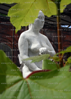 Prace studentow Wydzialu Rzezby Akademii Sztuk Pieknych...