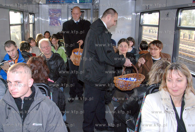 Z okazji Dnia Kolejarza pracownicy trojmiejskiej SKM...