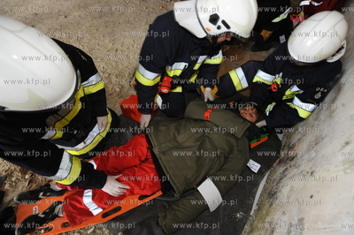 Nadole nad Jeziorem Zarnowieckim. Cwiczenia ratownikow...