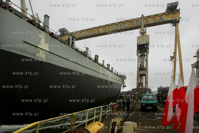 W stoczni Szczecinskiej Nowa odbylo sie ostatnie wodowanie...