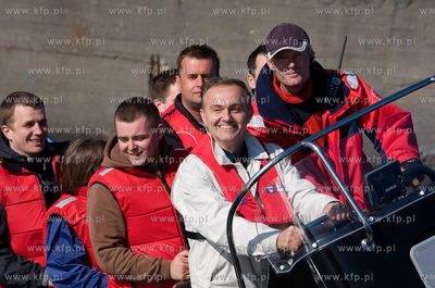 Gdynia, odsloniecie rzezby chlopczyka dyrygującego...
