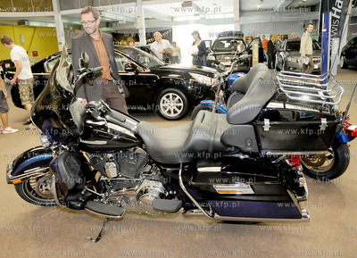 Trojmiejskie Targi Motoryzacyjne w hali wystawienniczej...