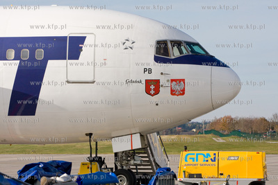 Gdansk,Rebiechowo. Z powodu zlej widzialnosci na Warszawskim...