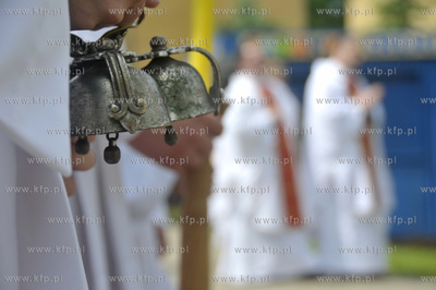 Procesja Bozego Ciala przeszla ulicami Pelplina.  03.06.2010...