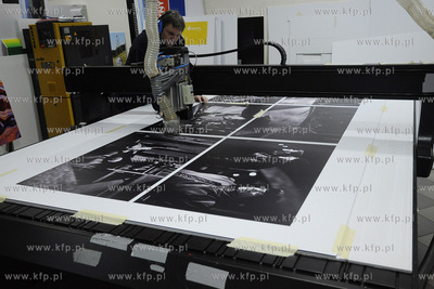 Drukarnia Digital Design w Cieplewie. 14.12.2010 Fot....
