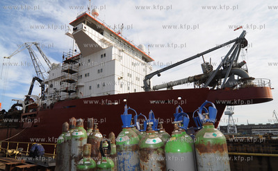 Stocznia Gdynia S.A. NA terenie zakladu dziala obecnie...