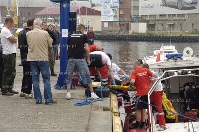 W porcie morskim w Ustce utonal pletwonurek, ktory...