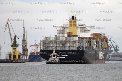 W Baltyckim Terminalu Kontenerowym (BCT) rozladowywany...