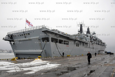 Wspolne cwiczenia okretow i lotnictwa Marynarki Wojennej...