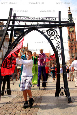 Parada  XVI Festiwalu Szekspirowskiego ruszyla spod...