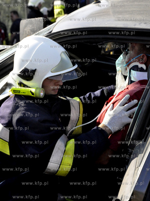 Kwidzyn. Cwiczenia sluzb ratowniczych. Wypadek kolejowy...