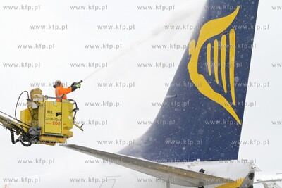 Wiosna w zimowej szacie w Porcie Lotniczym Gdansk im....