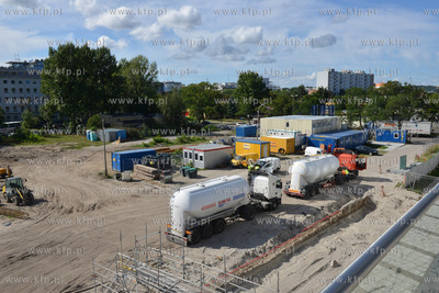 Gdynia. Na terenie sasiadujacym z apartamentowcem Sea...