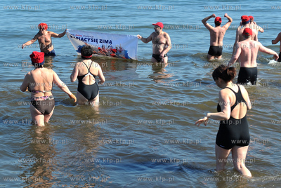 Sopot. Plaza kolo Zatoki Sztuki. Grupa morsow z Olsztyna...