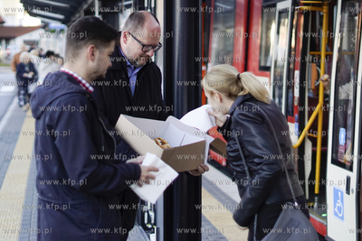 Paweł Adamowicz i kandydaci do rady miasta z komitetu...