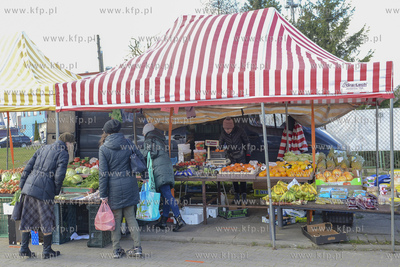 Rumia. Sobota - dzien targowy na rumskim targowisku...