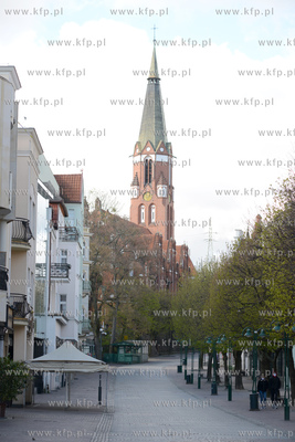 Sobota 25 kwietnia 2020 roku w Sopocie, godziny przedpołudniowe...