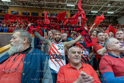 Grupa Sierleccy Czarni Słupsk wygrali 83:77 z Anwilem...