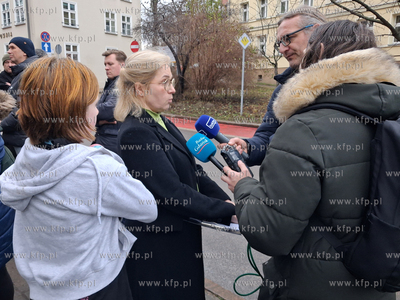 Protest mieszkańców Sulmina przed siedzibą Regionalnej...