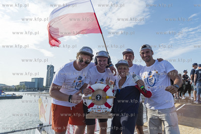 Red Bull Konkurs Lotów w Gdyni. Nz. Zdobywcy drugiego...