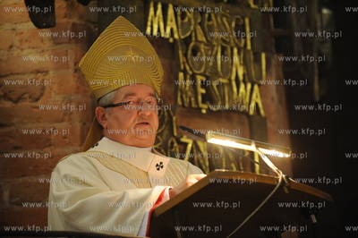 Ksiadz Jankowski idzie na emeryture. Z tej okazji w...