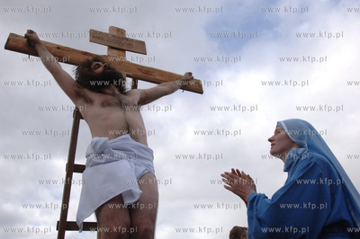 Wielki Piatek. Droga Krzyzowa na ulicach Gdanska. Maryja...