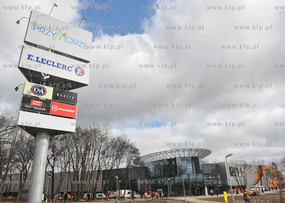 Oficjalne otwarcie dla klientow centrum handlowego...