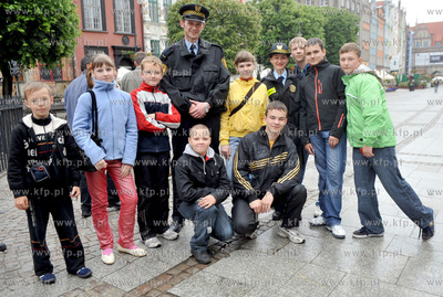 Grupa polskich dzieci z Bialorusi zwiedzala gdanska...