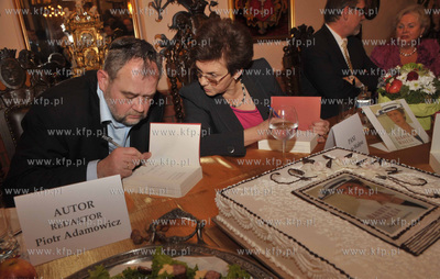 Promocja ksiazki Danuta Walesa marzenia i tajemnice....