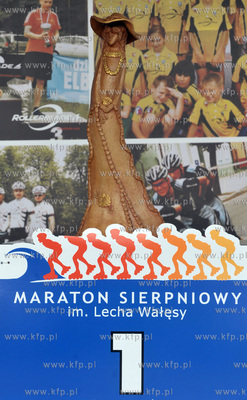 Maraton Sierpniowy im. Lecha Walesy. Statuetka wykonana...