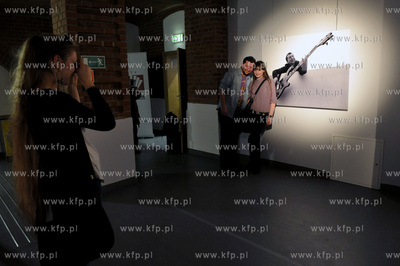 Wernisaz wystawy fotografii Mlode Dusze autorstwa Magdaleny...