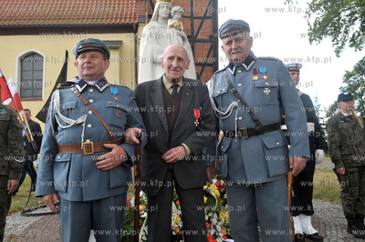 Zukowo na Kaszubach. Plac przed kosciolem sw. Jana...