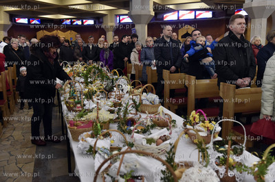 Gdańsk. Suchanino. Święcenie pokarmów w parafii...