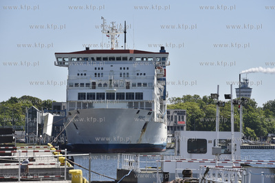Kanał portowy Portu w Gdańsku. Nz. prom Wawel  24.05.2018...