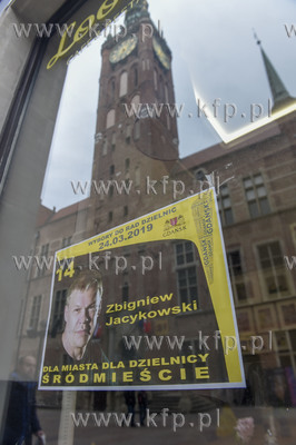 Kampania wyborcza do rad dzielnic w Gdańsku. Plakaty...