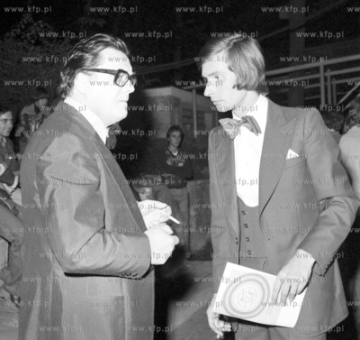 Dyrygent Henryk Debich i prezenter Krzysztof Materna...