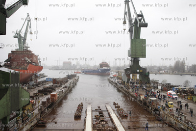 Stocznia Gdansk. Wodowanie specjalistycznego statku...