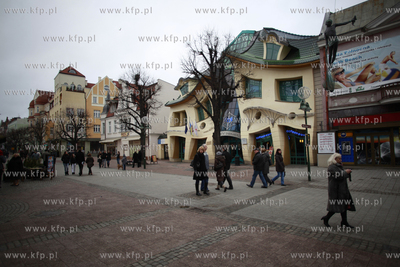 Sopot. Ul. Bohaterow Monte Cassino. Krzywy Domek.
28.12.2011
fot....