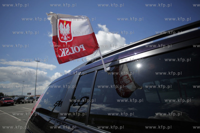 Flagi samochodowe. 15.06.2012 fot. Krzysztof Mystkowski...