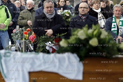 Cmentarz garnizonowy w Gdansku. Pogrzeb pilkarza i...