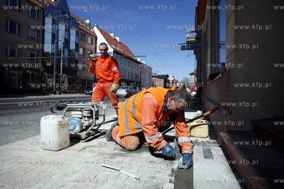 Sopot. Rewitalizacja Al.Niepodleglosci. Wymiana nawierzchni...