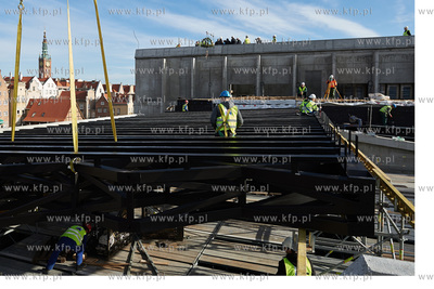 Uroczystosc zawieszenia wiechy na budowanym Teatrze...