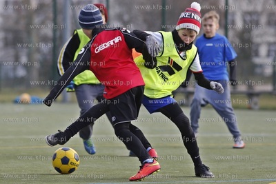 Gdansk Zaspa. Pilkarski turniej dzikich druzyn Do przerwy...