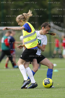 Gdansk Zaspa. Pilkarski turniej dzikich druzyn Do przerwy...