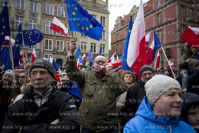 Gdańsk. Długi Targ. Manifestacja jedności z Europą...