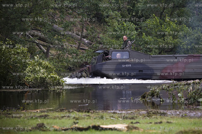 Skutki nawałnicy, która z piątku na sobotę przeszła...