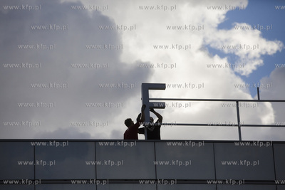 Zawieszanie napisu Festiwal Polskich Filmów Fabularnych...