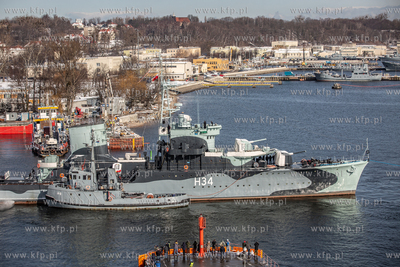 Okręt-muzeum ORP "Błyskawica" opuścił Nabrzeże...