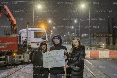 Most Siennicki.został zamknięty dla ruchu kołowego,...